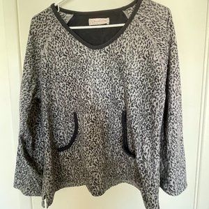 Oscar de la Renta Pink Label Women's Gray Animal Print Casual Top Size Medium